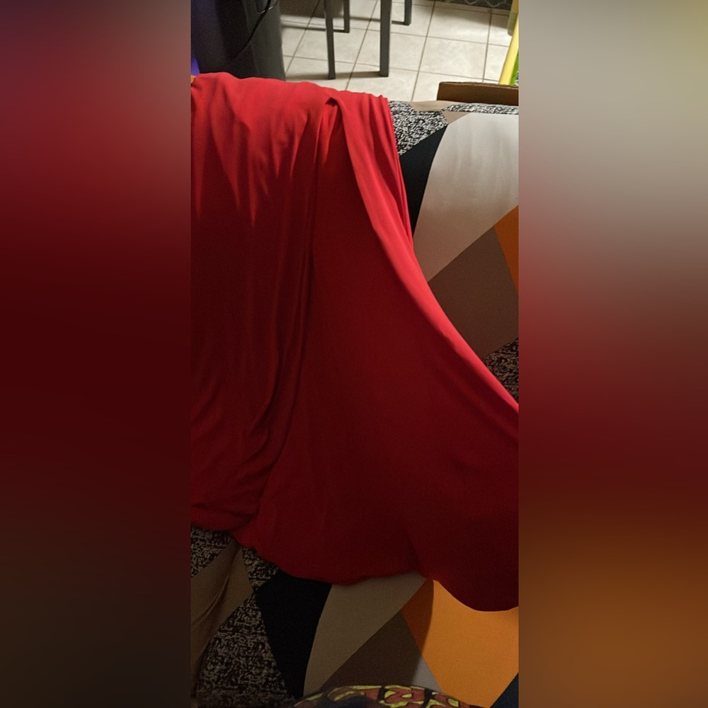I’m selling my red dress very elegant